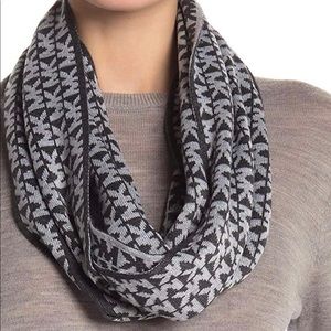 Michael Kors Womens Reversible Signature Logo Knit Scarf